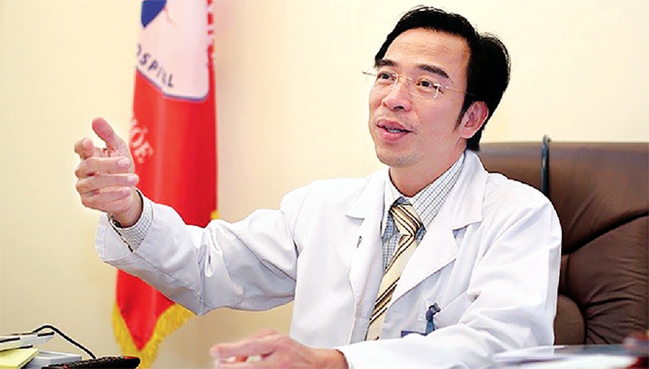Bắt Giám đốc Bệnh viện Bạch Mai Nguyễn Quang Tuấn - Ảnh 1.