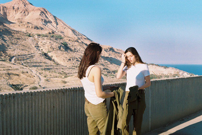 Vẻ đẹp mê mẩn nam giới của binh sĩ nữ trong quân đội Israel - Ảnh 16.