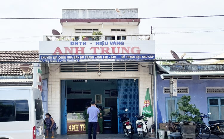 Nghi phạm đột nhập tiệm vàng cuỗm 300 lượng vàng 18K trong tích tắc sa lưới - Ảnh 2.