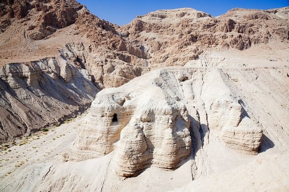 Cuộn &quot;Biển Chết&quot;: Bản thảo quan trọng nhất mọi thời đại được tìm thấy ở sa mạc Judean - Ảnh 2.