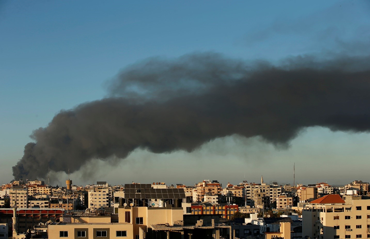 Israel ném bom vào nhà của thủ lĩnh Hamas Gaza khi căng thẳng giữa hai bên bước sang ngày thứ bảy - Ảnh 4.