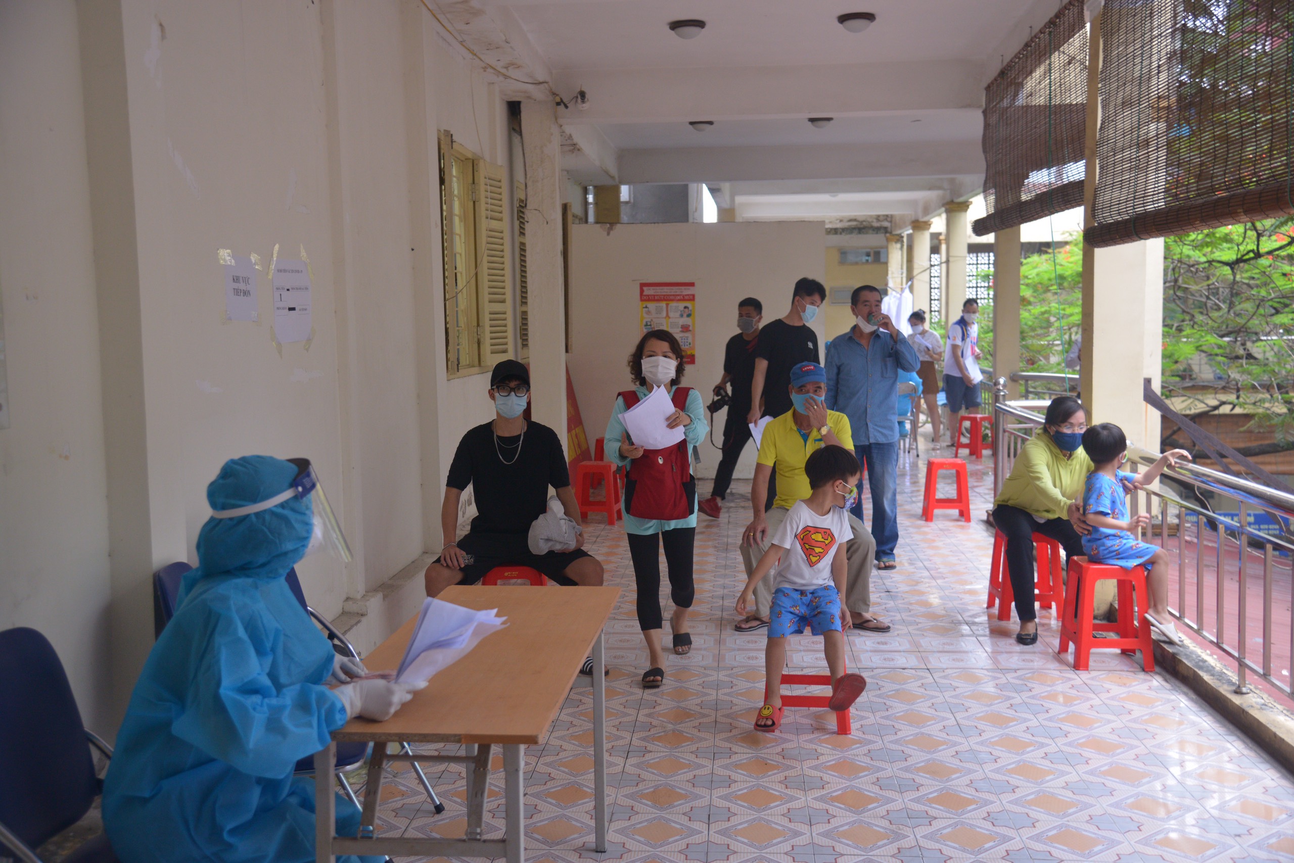 Đã có kết quả hơn 10.000 mẫu xét nghiệm người từ Đà Nẵng trở về Hà Nội  - Ảnh 2.