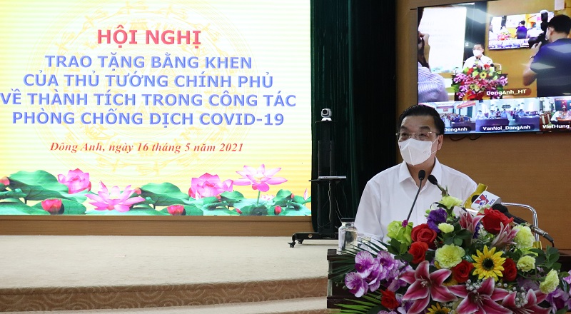 Chủ tịch Hà Nội trao bằng khen của Thủ tướng cho nhân dân huyện Đông Anh - Ảnh 1.