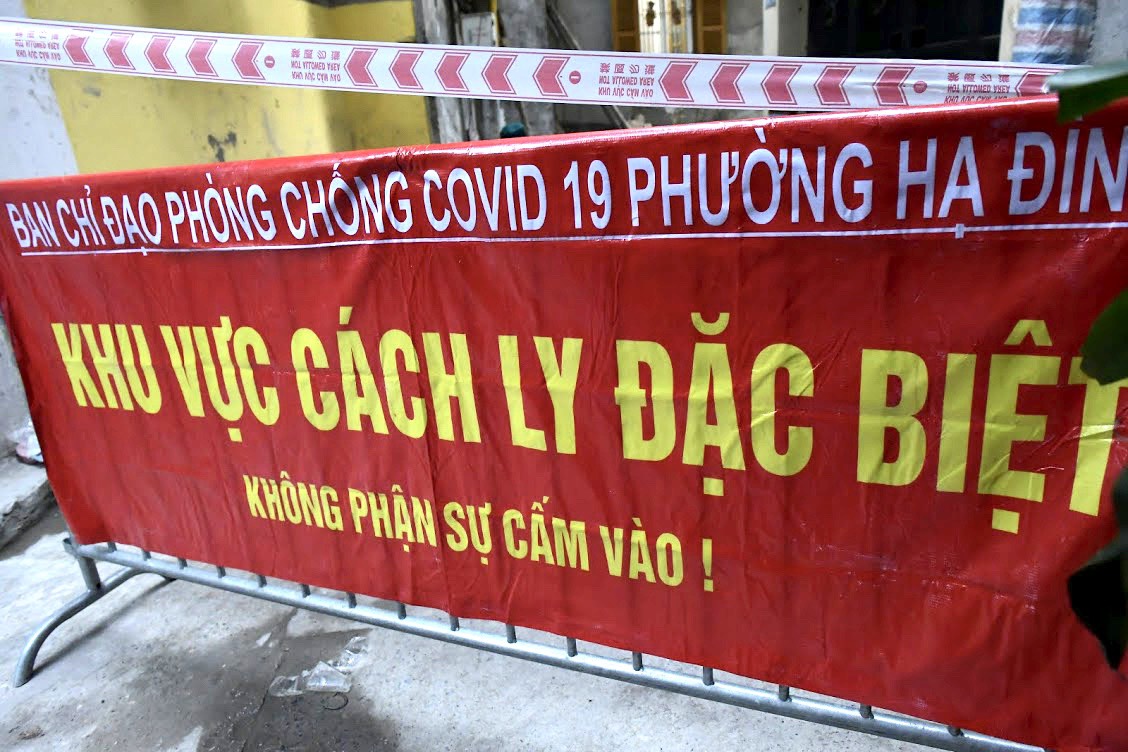 Hà Nội: Phong toả ngõ 212 Khương Đình do có ca dương tính với SARS-CoV-2 - Ảnh 10.