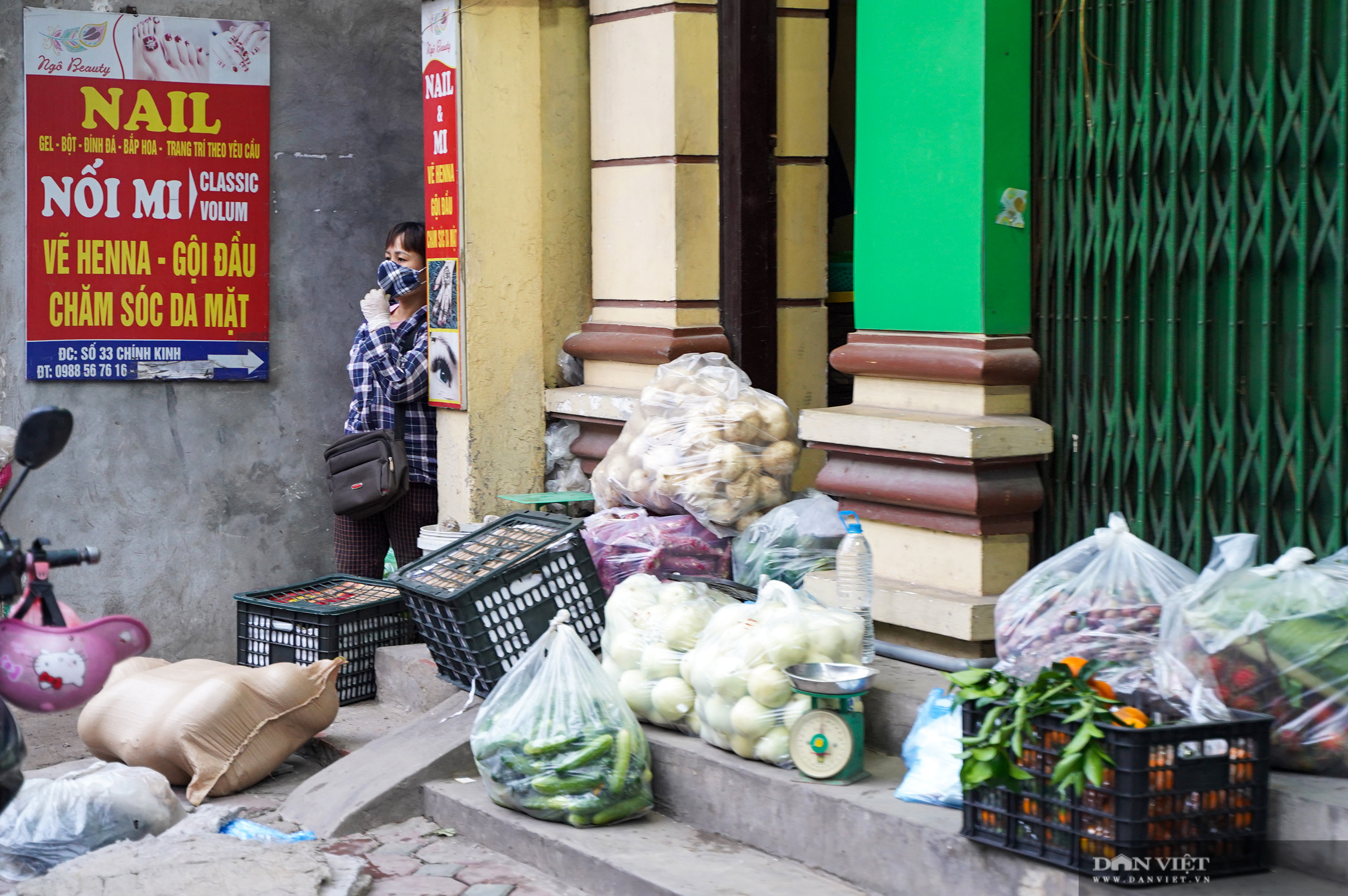 Tiểu thương chạy toán loạn khi lực lượng chức năng đi xử lý họp chợ tạm, chợ cóc - Ảnh 10.