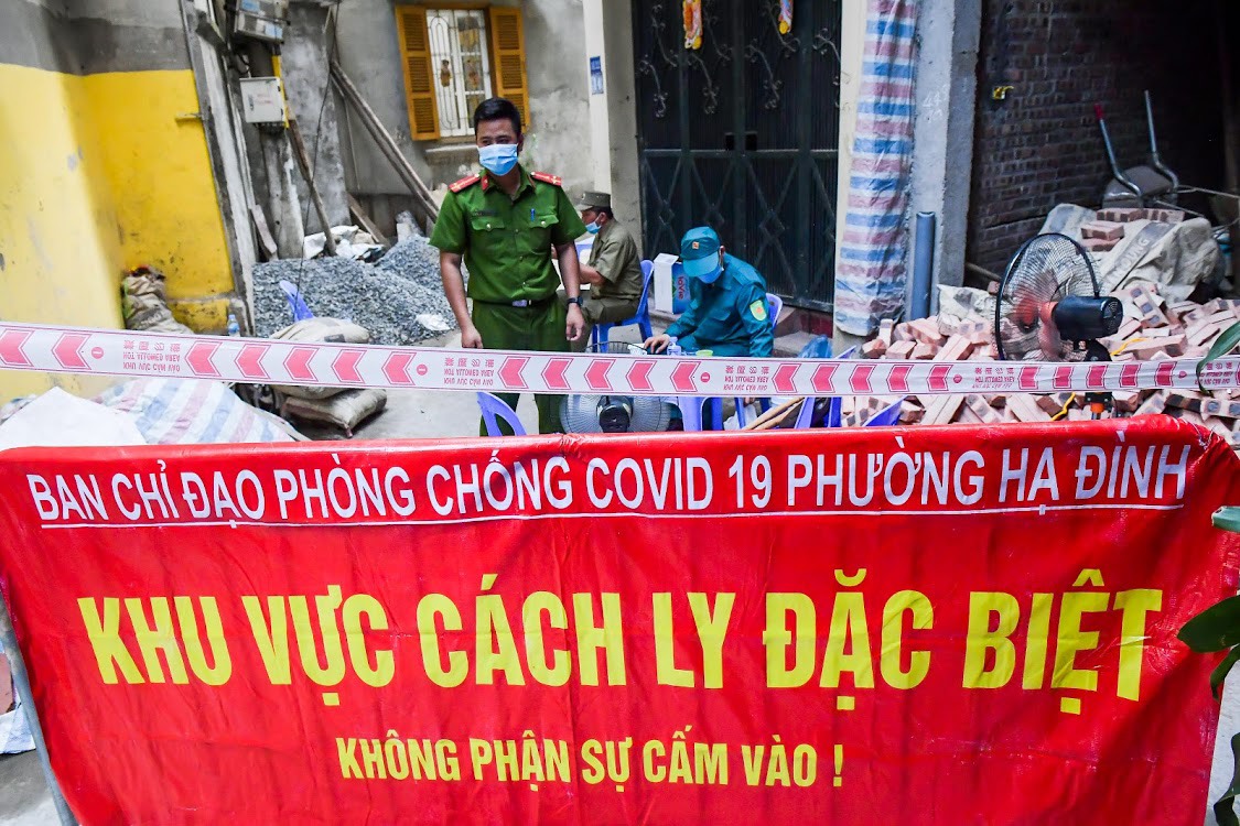 Hà Nội: Phong toả ngõ 212 Khương Đình do có ca dương tính với SARS-CoV-2 - Ảnh 2.