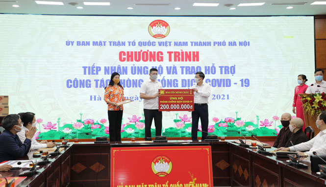 Hà Nội tiếp nhận 11,370 tỷ đồng ủng hộ công tác phòng, chống dịch Covid-19 - Ảnh 1.