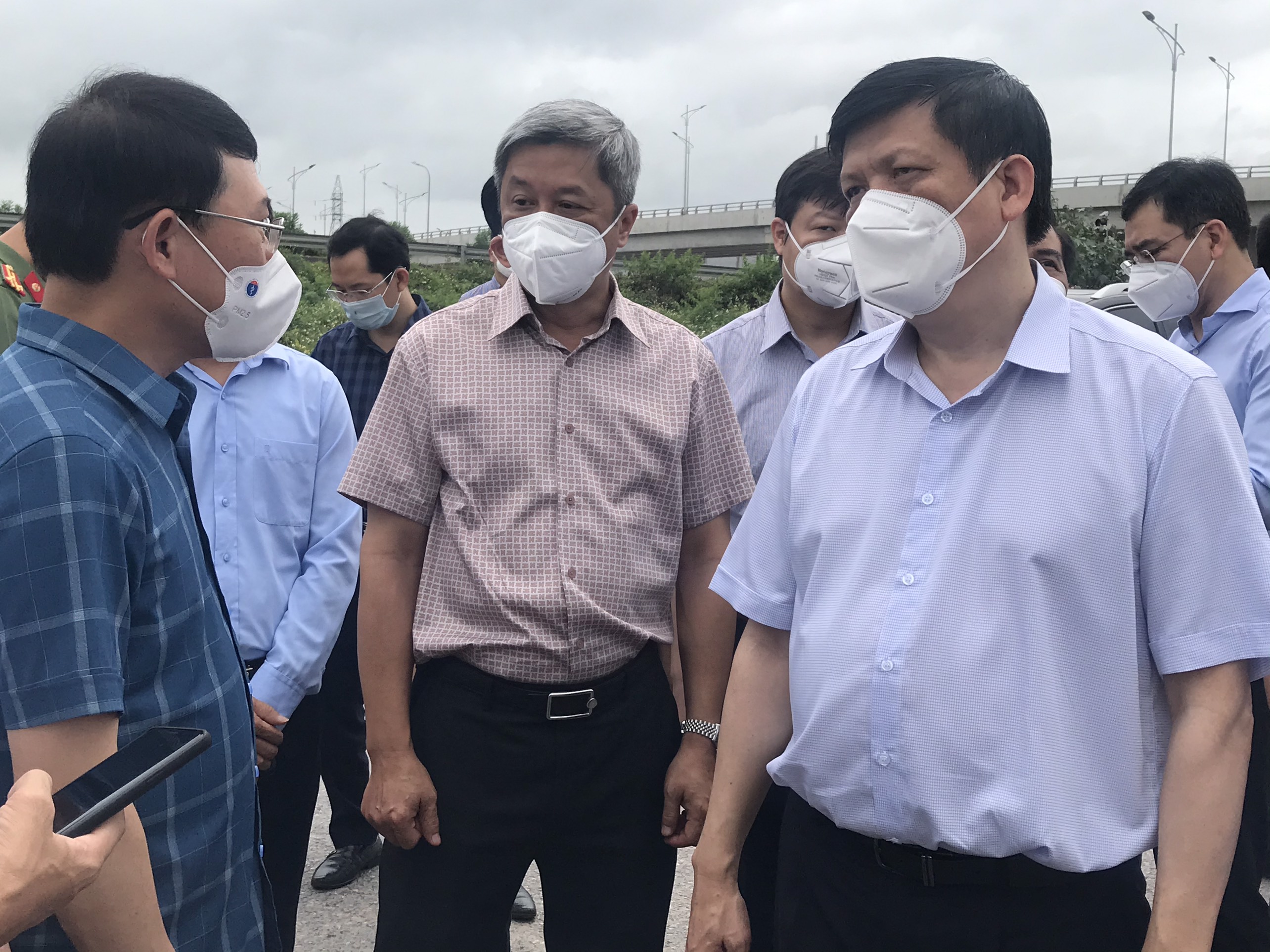 Bộ trưởng Bộ Y tế: Số ca Covid-19 ở Bắc Giang còn tăng, nguy cơ lây lan cộng đồng rất lớn - Ảnh 1.