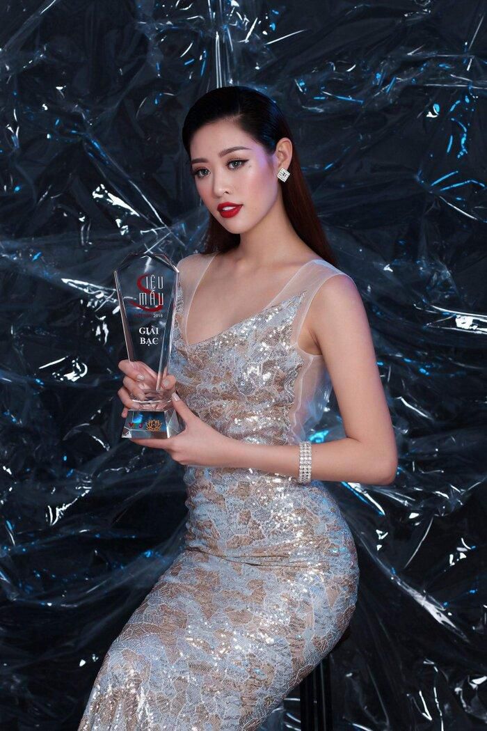 Khánh Vân: Từ Hoa khôi Áo dài giản dị 8 năm trước đến Top 21 Miss Universe 2020 &quot;lột xác&quot; khó tin - Ảnh 4.