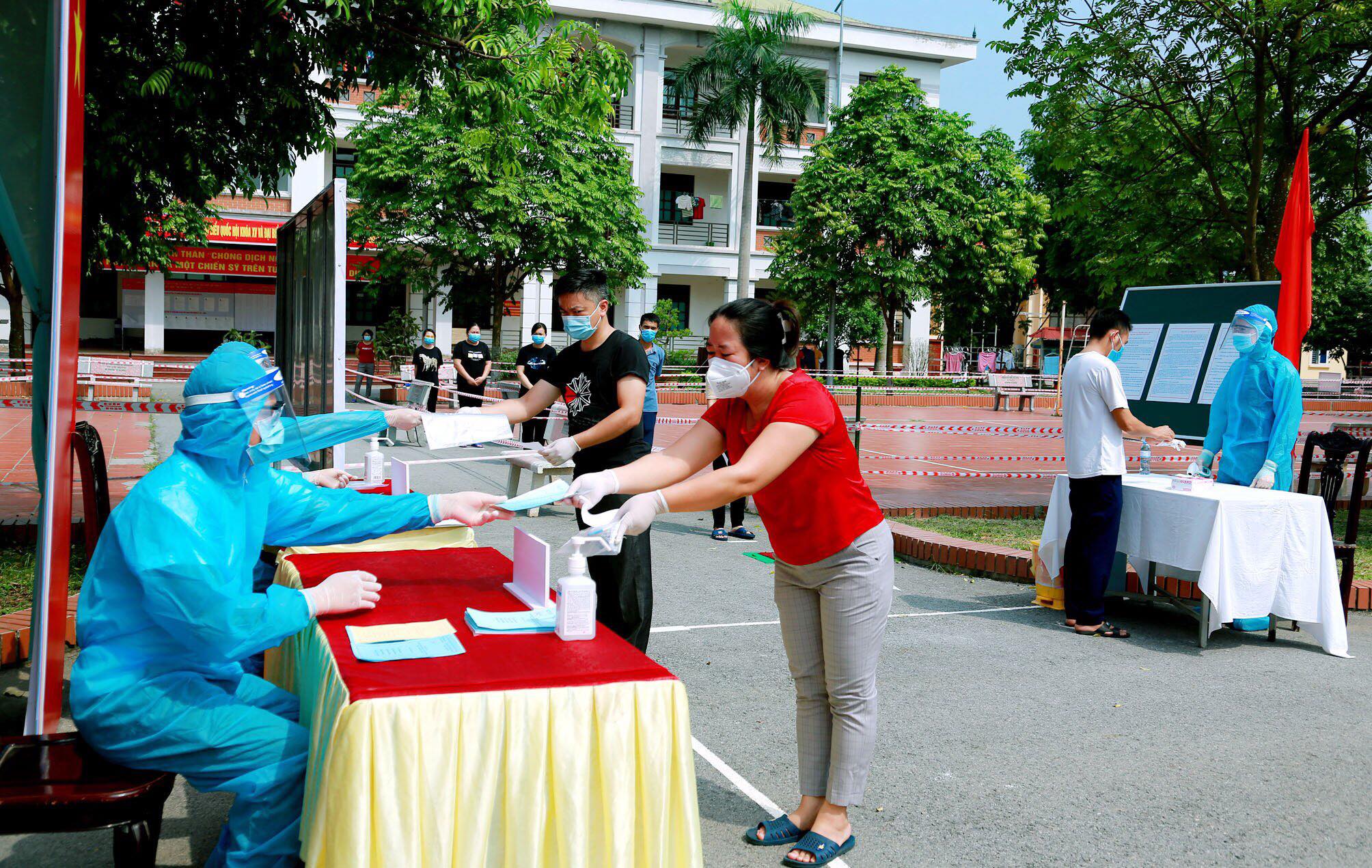 Vĩnh Phúc: Diễn tập điều kiện phòng dịch cho bầu cử tại các cơ sở cách ly tập trung - Ảnh 7.