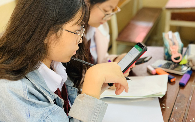 Trường công lập đầu tiên ở Hà Nội kiểm tra học kỳ online vì dịch, các trường khác có &quot;sốt sắng&quot;?