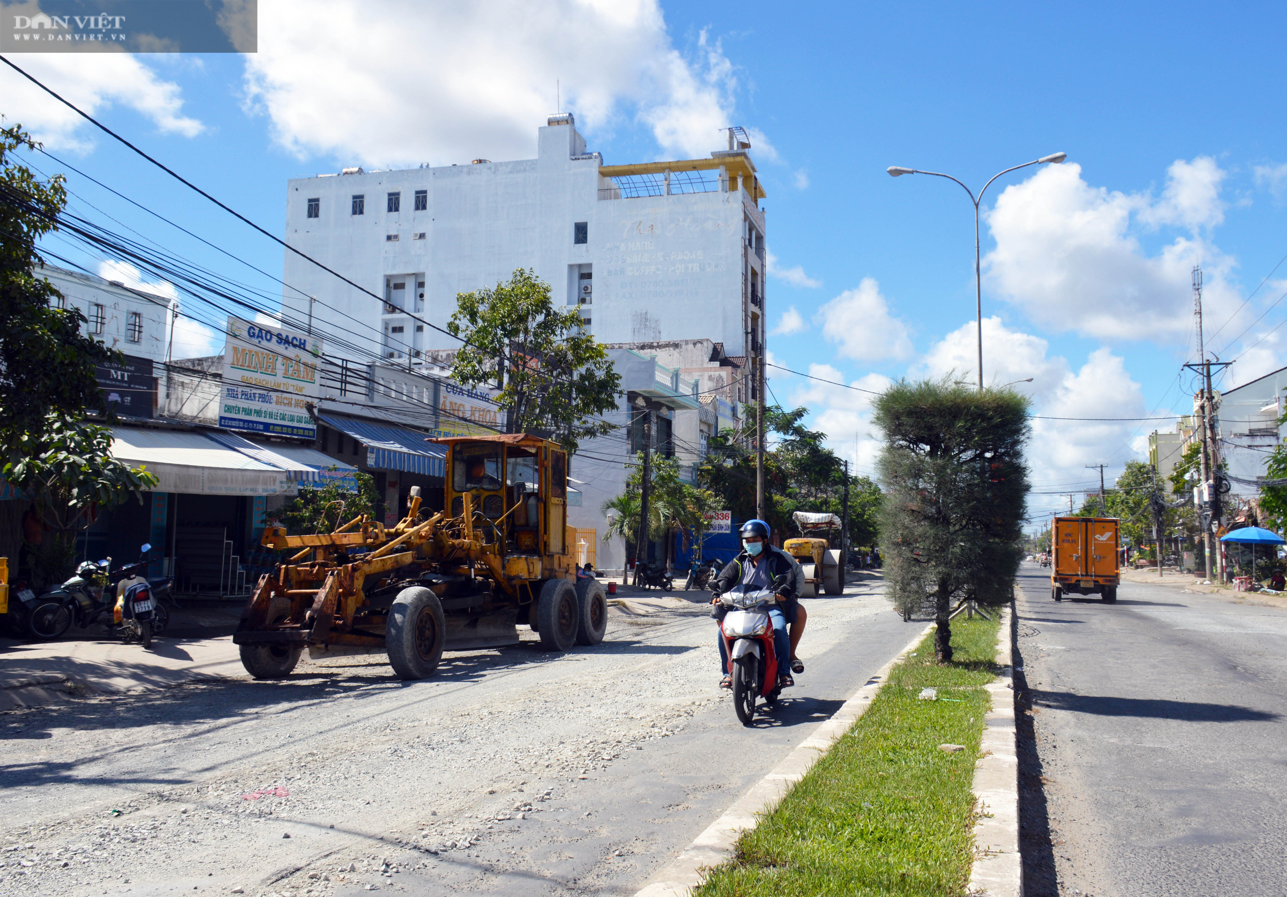 Tuyến Quốc lộ 63 đi qua Cà Mau đang được sửa chữa tạm thời phục vụ bầu cử - Ảnh 2.