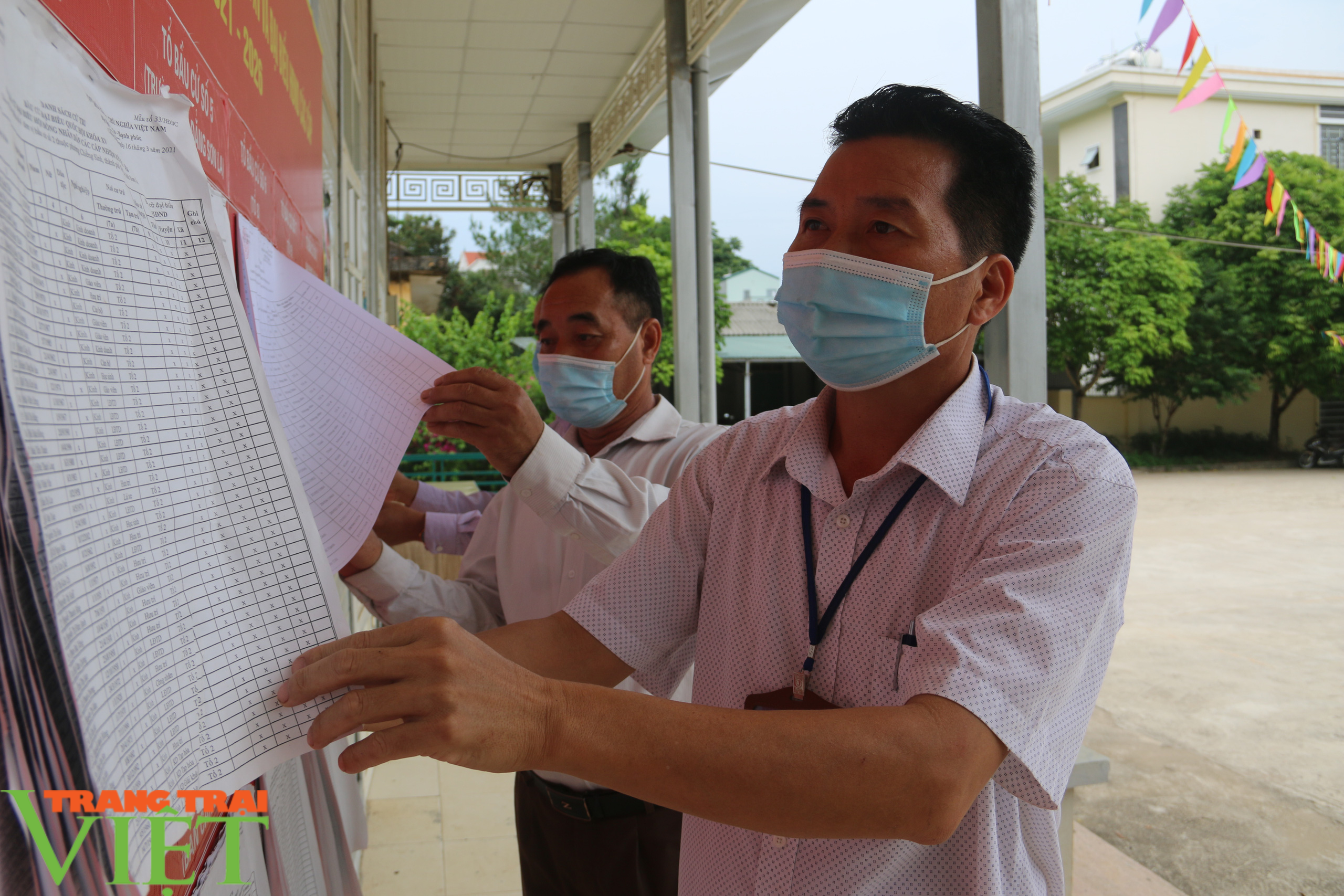 Thành phố Sơn La: Trang hoàng cờ hoa, băng rôn, khẩu hiệu trước ngày bầu cử - Ảnh 8.