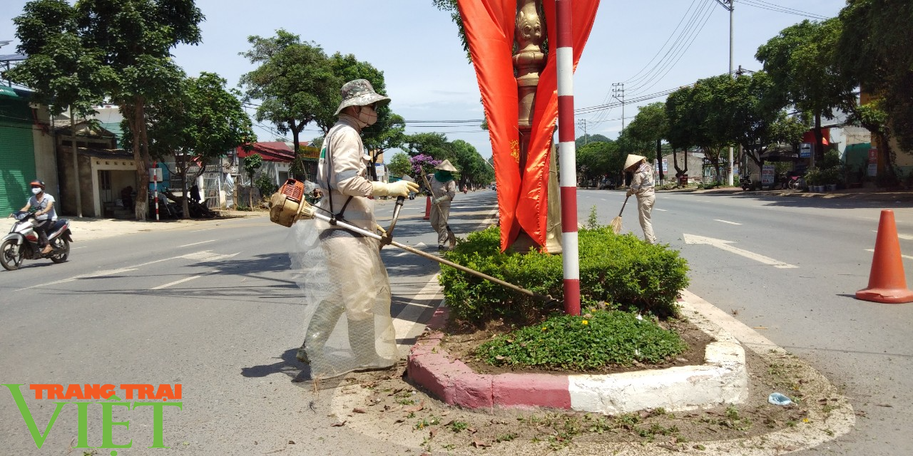 Thành phố Sơn La: Trang hoàng cờ hoa, băng rôn, khẩu hiệu trước ngày bầu cử - Ảnh 9.