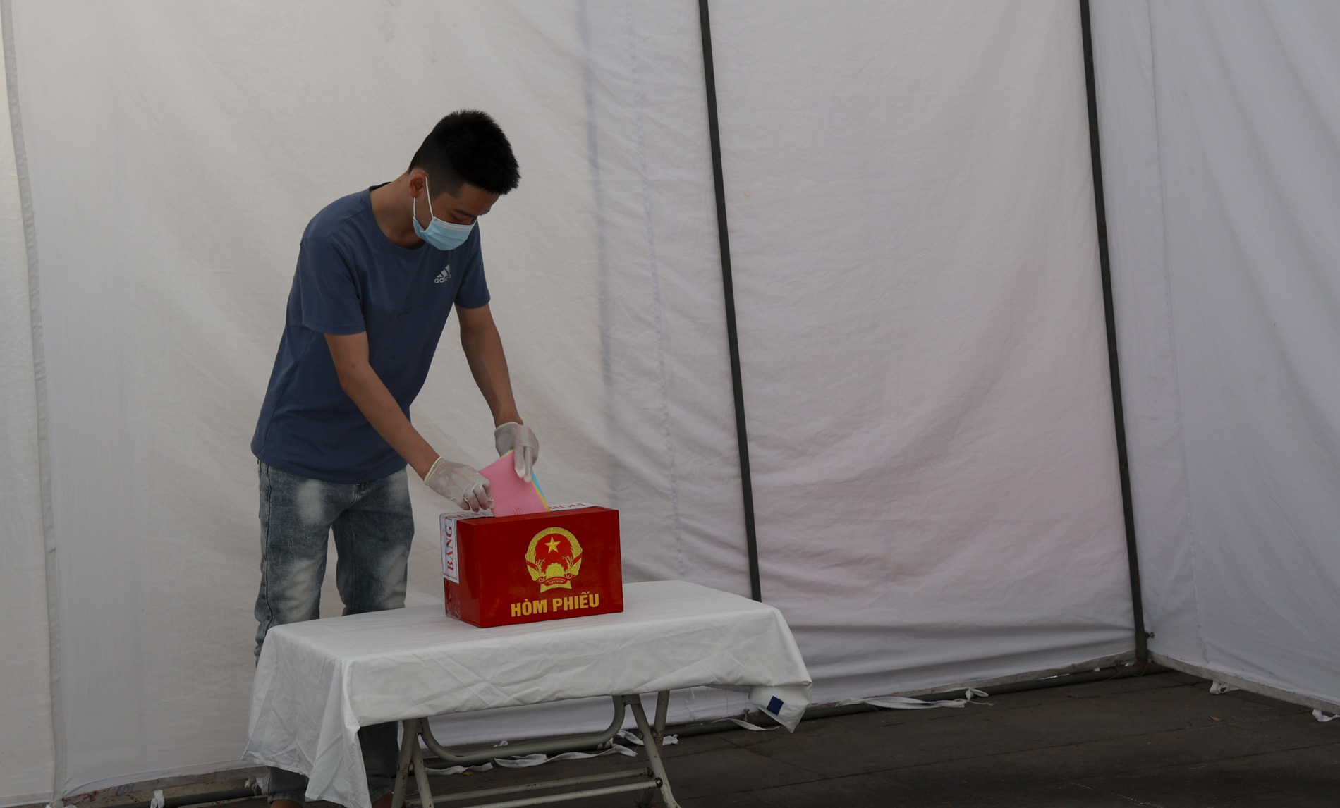Quận Hoàn Kiếm diễn tập phương án phòng chống dịch COVID-19 phục vụ bầu cử - Ảnh 11.
