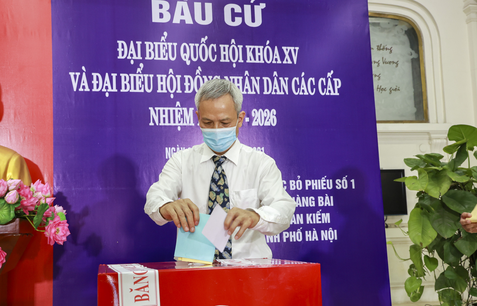 Quận Hoàn Kiếm diễn tập phương án phòng chống dịch COVID-19 phục vụ bầu cử - Ảnh 6.