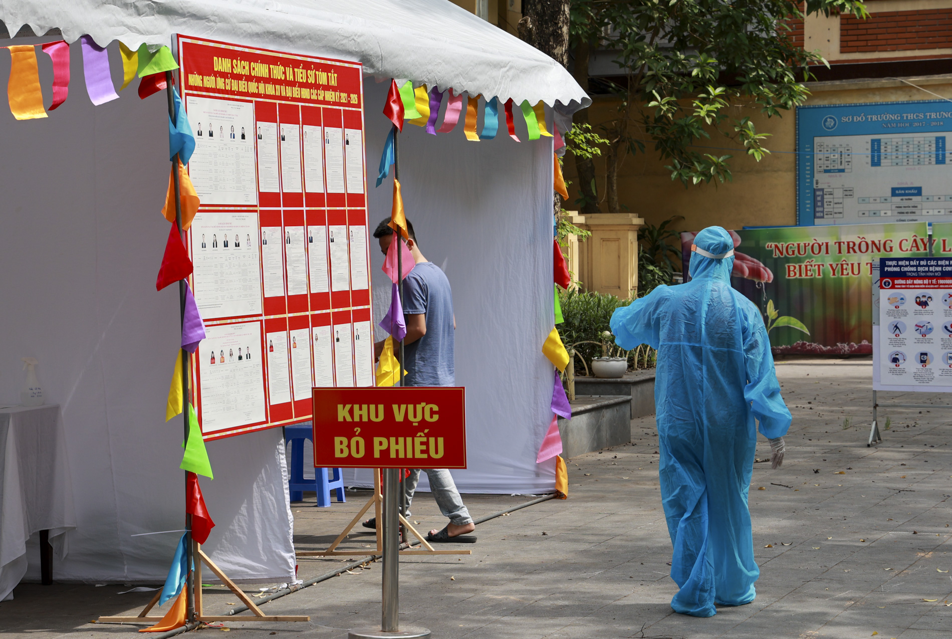 Quận Hoàn Kiếm diễn tập phương án phòng chống dịch COVID-19 phục vụ bầu cử - Ảnh 8.