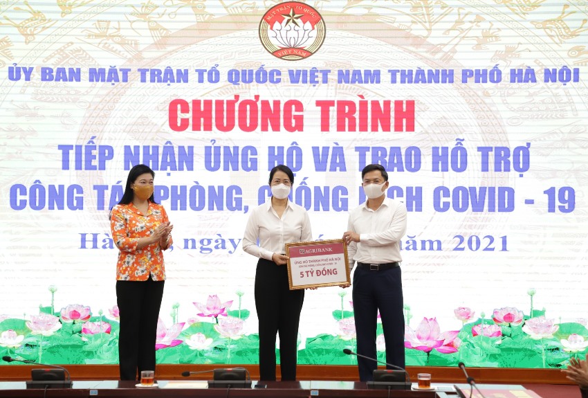 Agribank ủng hộ các địa phương phòng chống dịch Covid-19 - Ảnh 1.