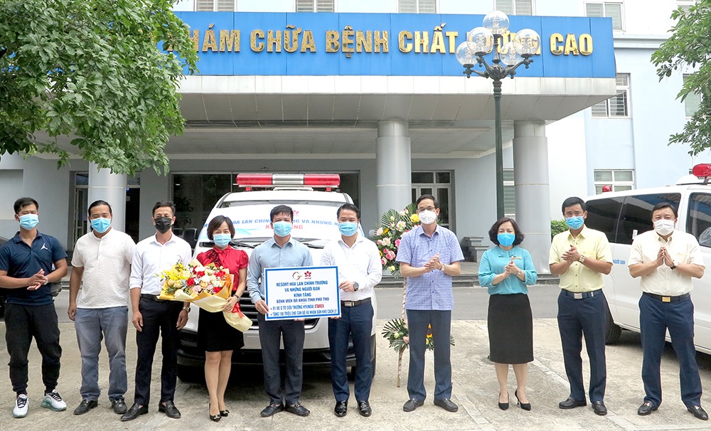 Phú Thọ: Một &quot;Resort Hoa Lan&quot; tặng xe cứu thương và 100 triệu đồng phòng chống dịch Covid - 19 - Ảnh 1.