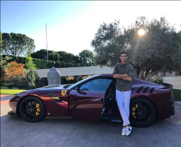 Ronaldo vung 280 nghìn tỷ mua siêu xe Bugatti phiên bản đặc biệt - Ảnh 8.