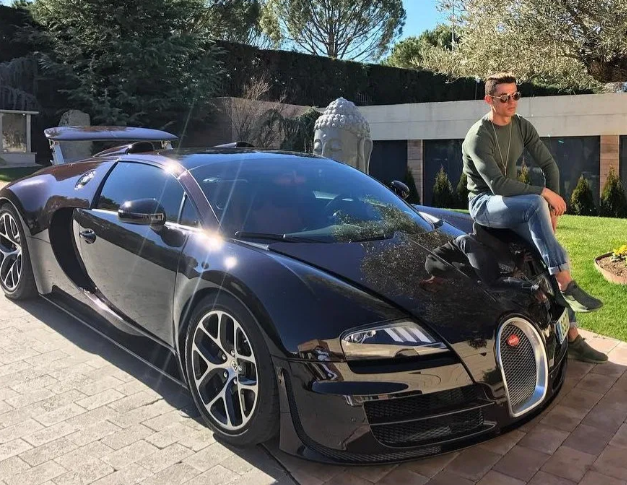 Ronaldo vung 280 nghìn tỷ mua siêu xe Bugatti phiên bản đặc biệt - Ảnh 10.