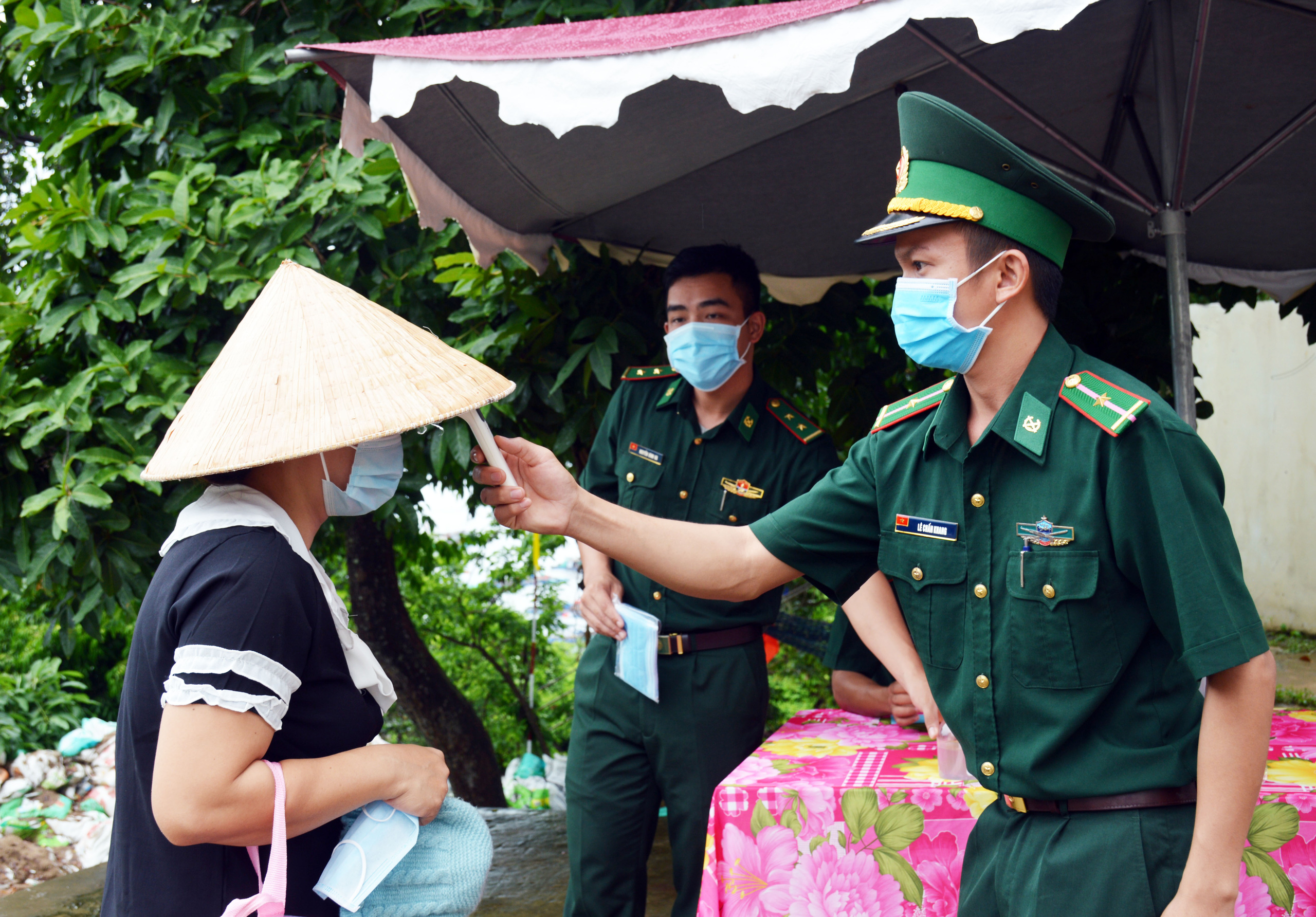 Cử tri đảo Hòn Chuối và Hòn Khoai ở Cà Mau đi bầu cử sớm - Ảnh 5.