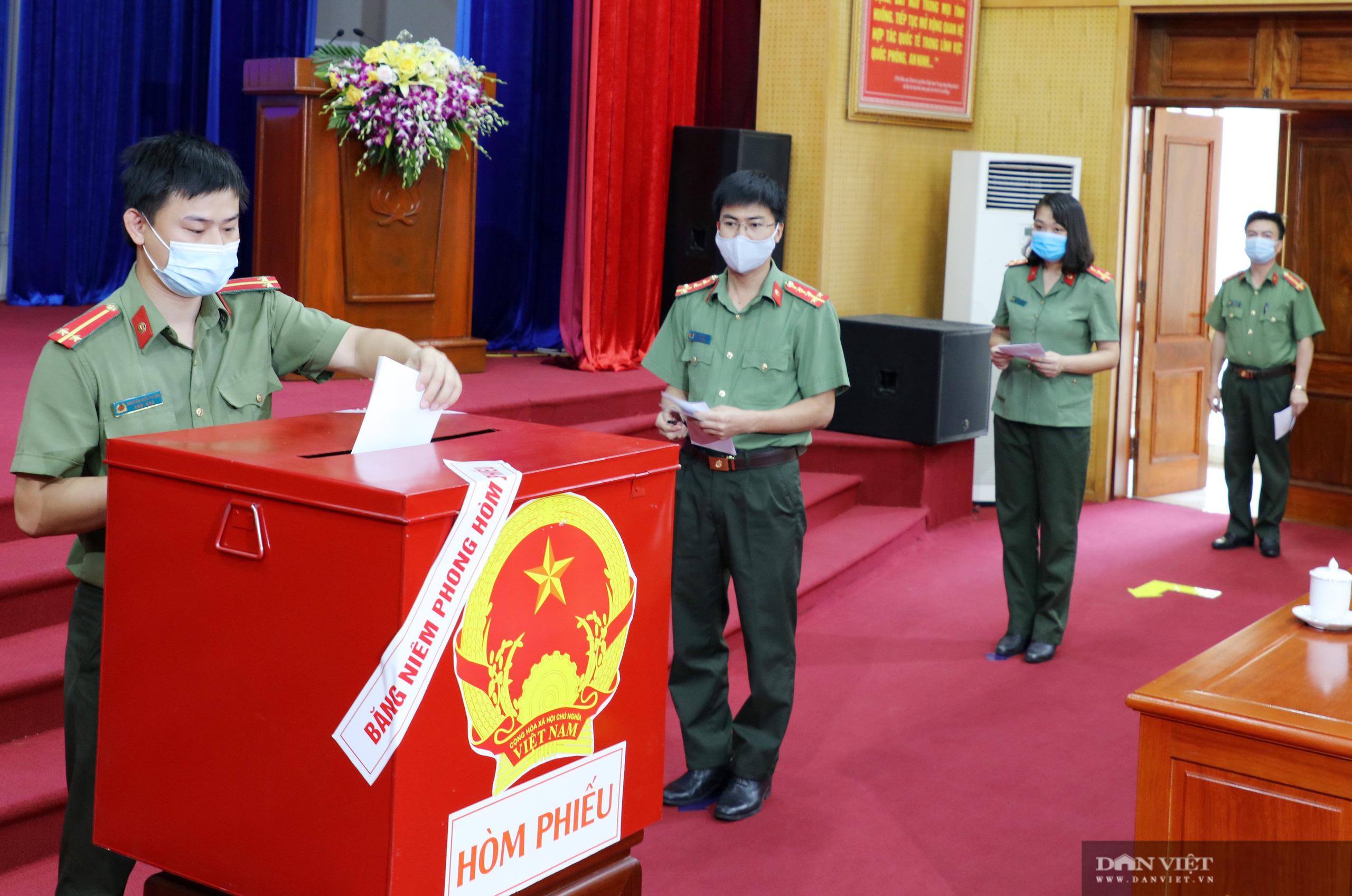 Bắc Ninh: Ngày bầu cử đặc biệt lịch sử trong khu cách ly Covid-19 - Ảnh 11.