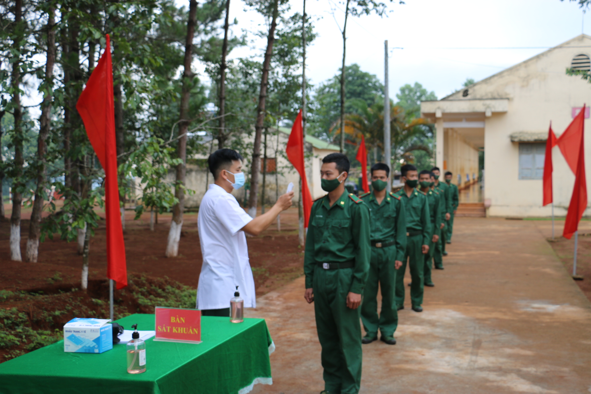 Đắk Nông: Bộ đội Biên phòng vùng biên đảm bảo an toàn khi bầu cử sớm - Ảnh 2.