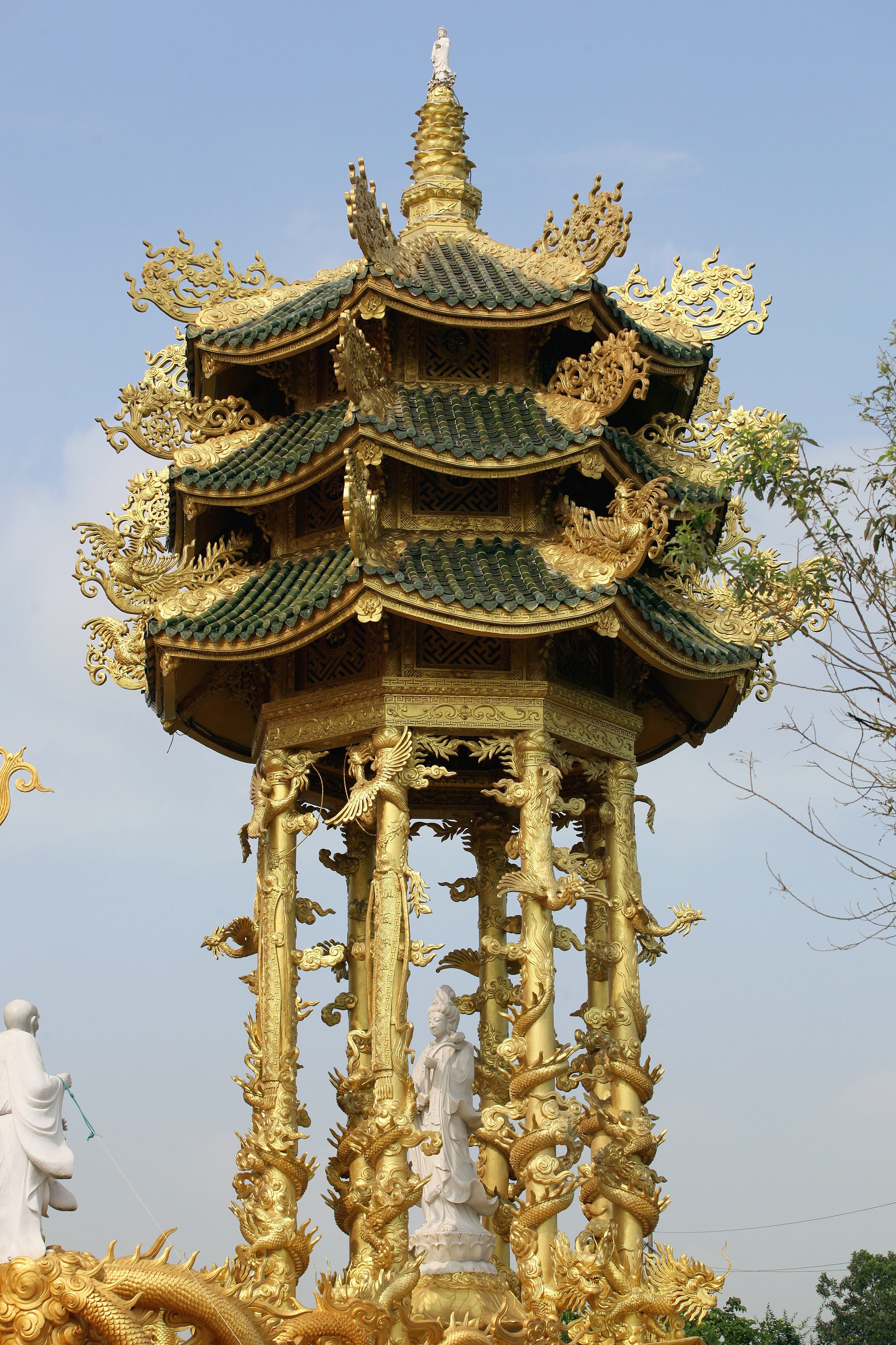 Ngôi chùa dát đầy vàng là vàng ngay gần Thủ đô Hà Nội không phải ai cũng biết - Ảnh 4.