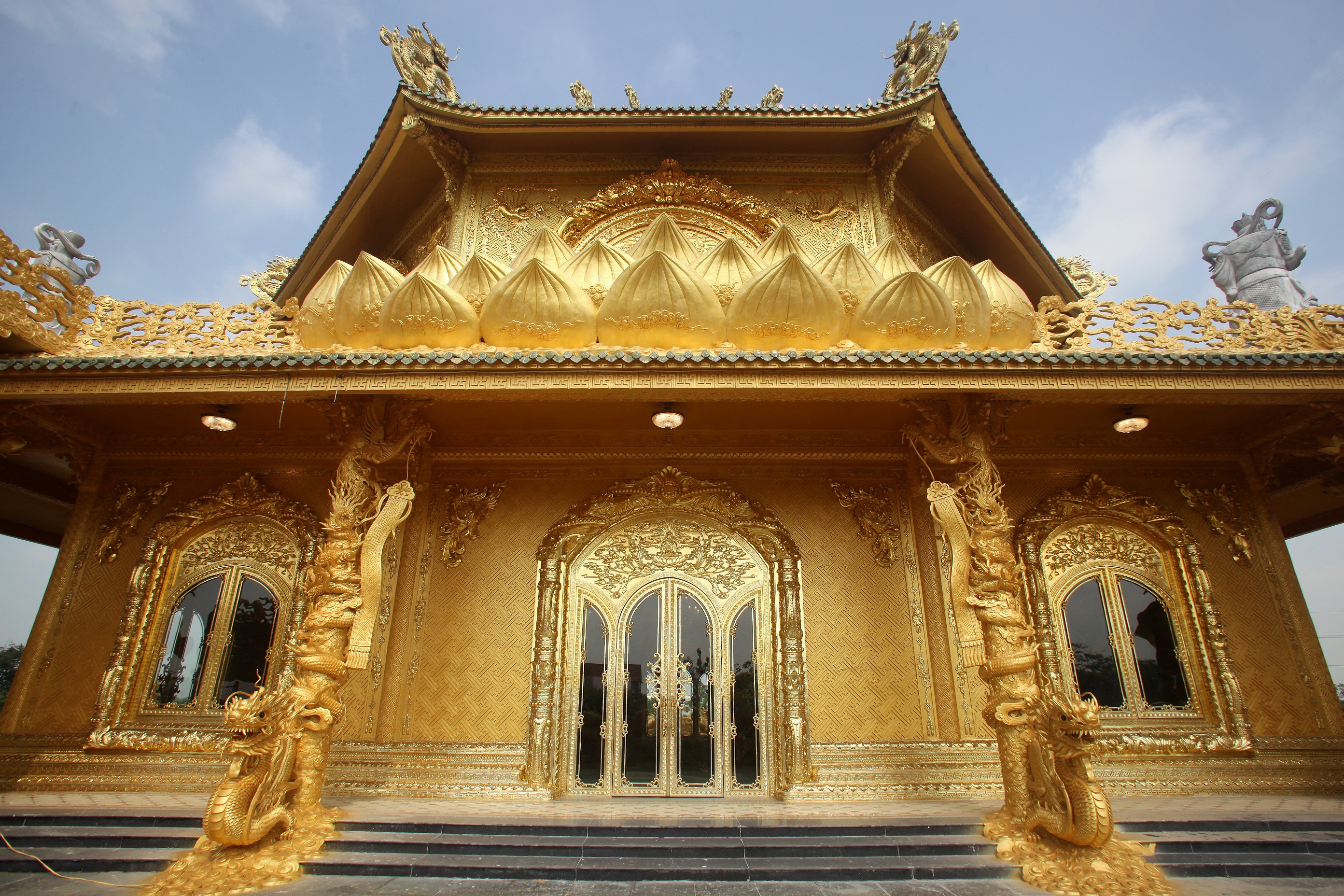 Ngôi chùa dát đầy vàng là vàng ngay gần Thủ đô Hà Nội không phải ai cũng biết - Ảnh 6.