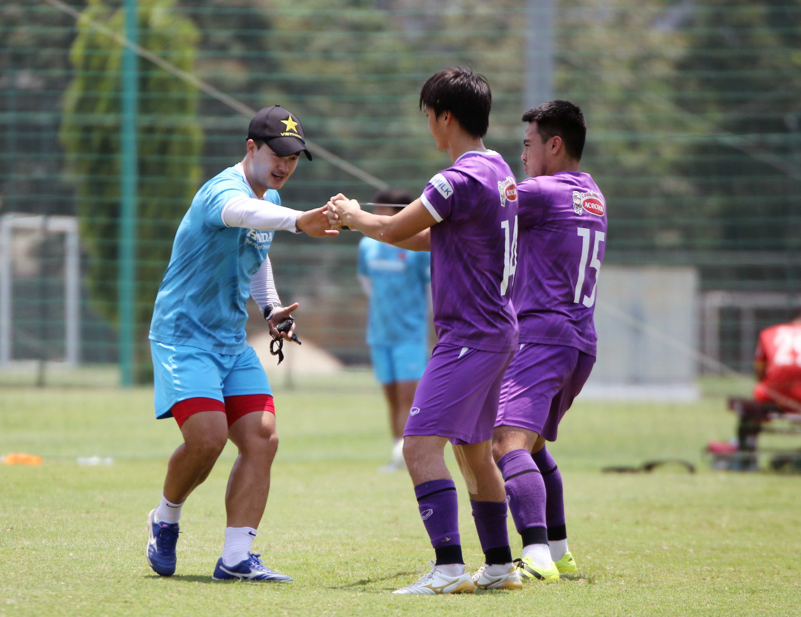 HLV Park Hang-seo đích thân tập cùng Tuấn Anh &quot;bài&quot; này! - Ảnh 6.