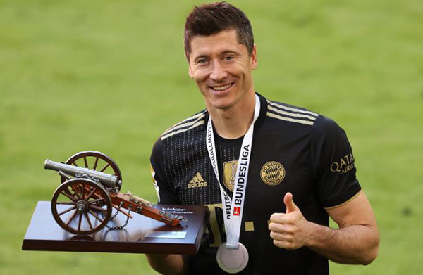 Ghi bàn phút 90, Lewandowski độc chiếm siêu kỷ lục tại Bundesliga - Ảnh 1.