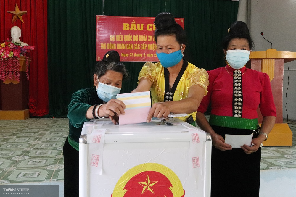 Vừa mổ ruột thừa, cụ bà 71 tuổi ở Sơn La vẫn xung phong đi bỏ phiếu - Ảnh 2.