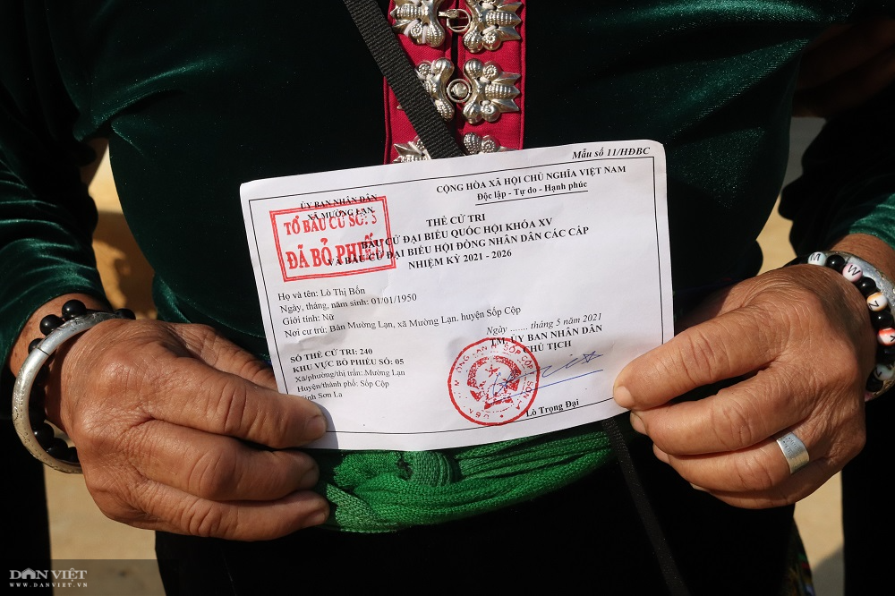 Vừa mổ ruột thừa, cụ bà 71 tuổi ở Sơn La vẫn xung phong đi bỏ phiếu - Ảnh 3.