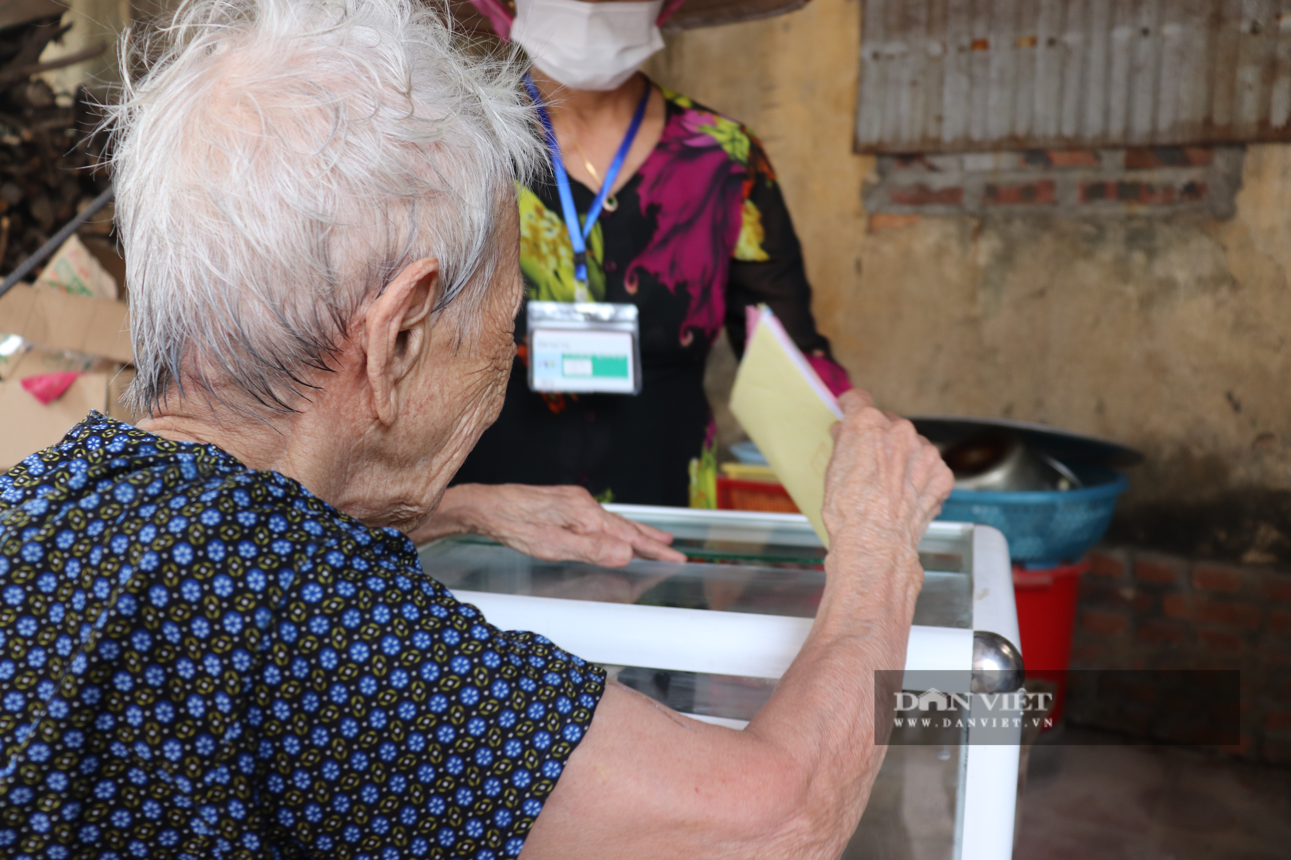 Vĩnh Phúc: Cư tri 103 tuổi là mẹ Liệt sỹ và 15 lần vinh dự tham gia bỏ phiếu bầu cử   - Ảnh 4.