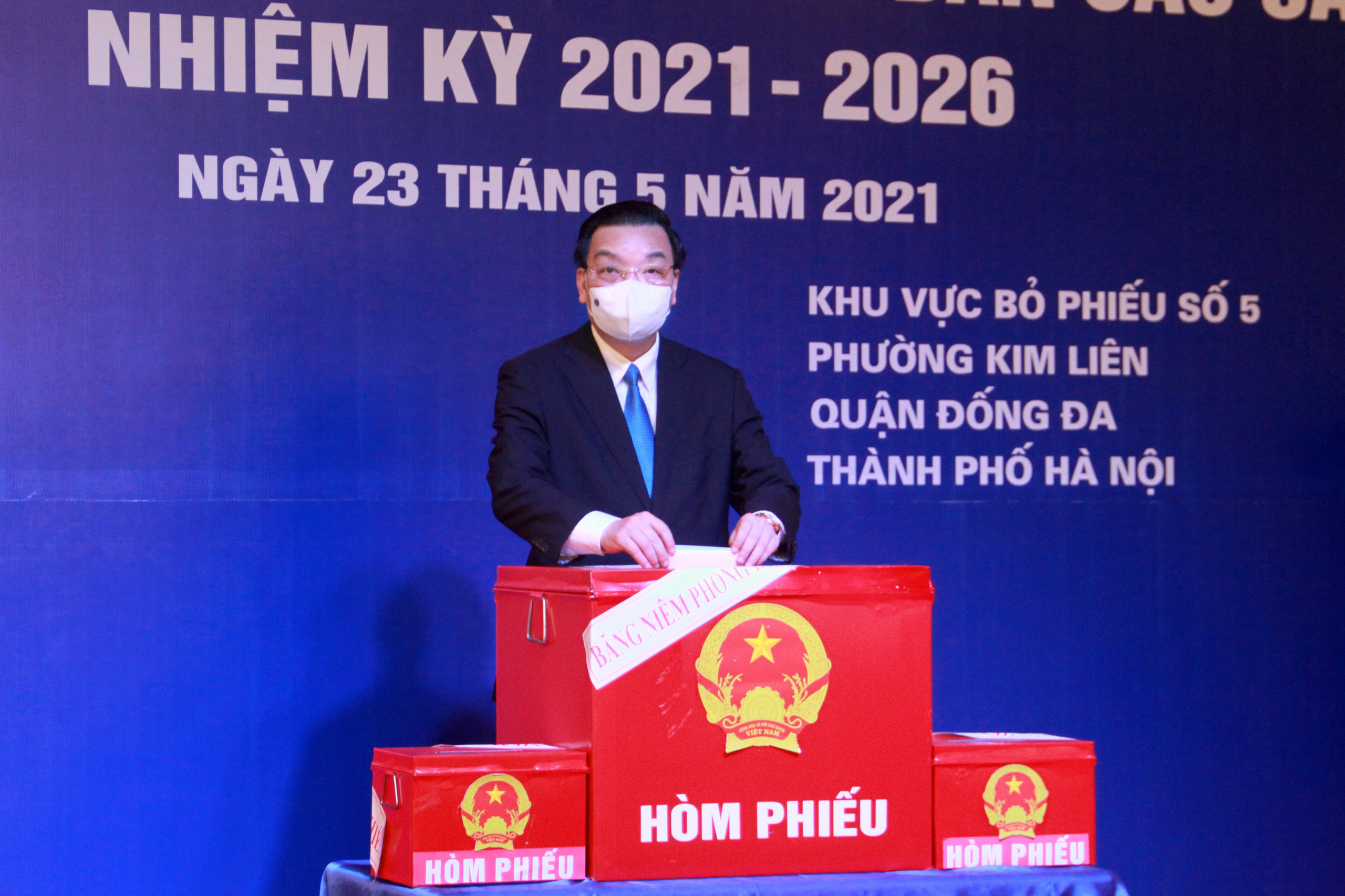 Ảnh: Bí thư, Chủ tịch Hà Nội thực hiện &quot;quyền và nghĩa vụ&quot; của cử tri - Ảnh 4.