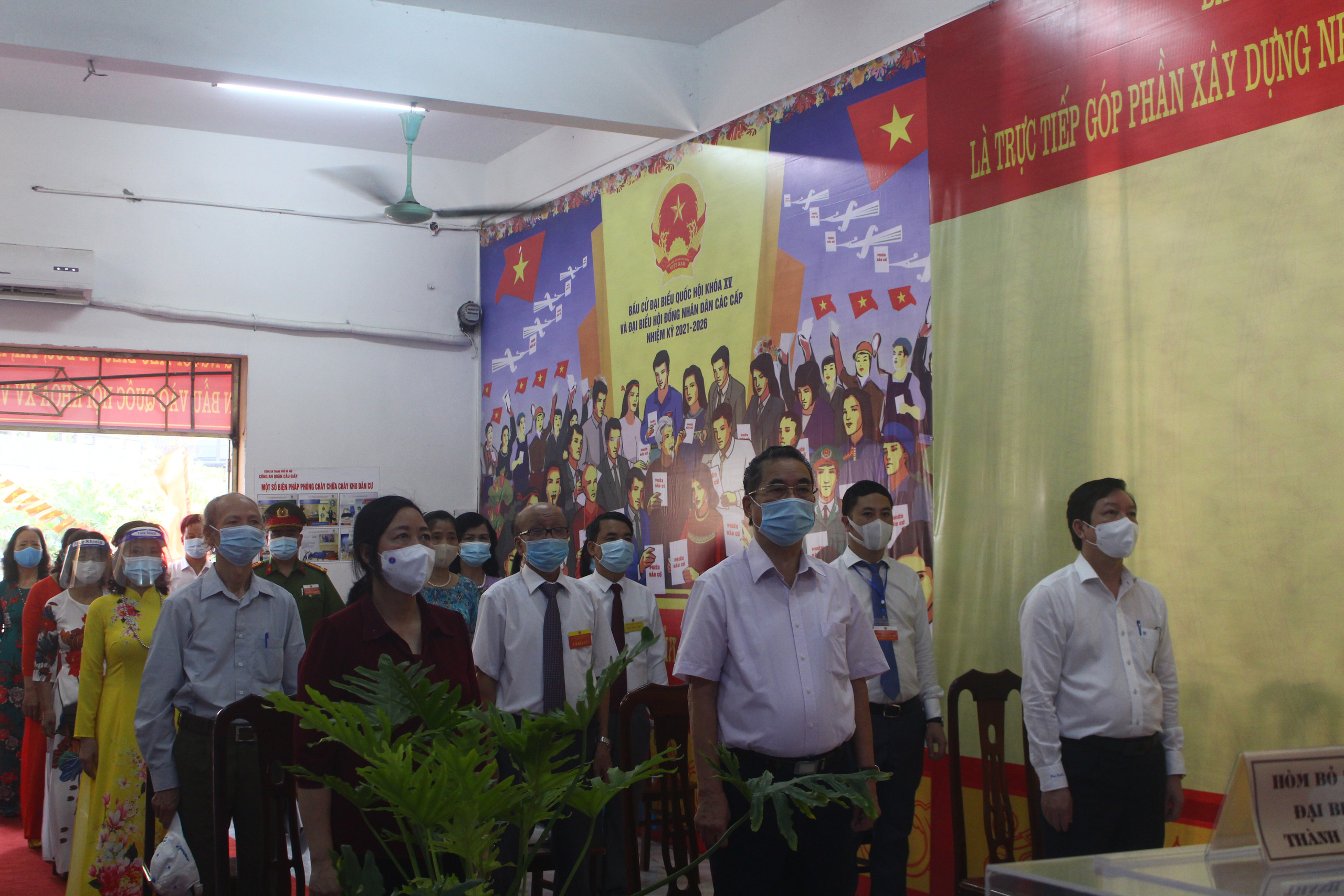 Ông Lương Quốc Đoàn bỏ phiếu bầu cử tại phường Yên Hoà, quận Cầu Giấy, TP.Hà Nội - Ảnh 3.