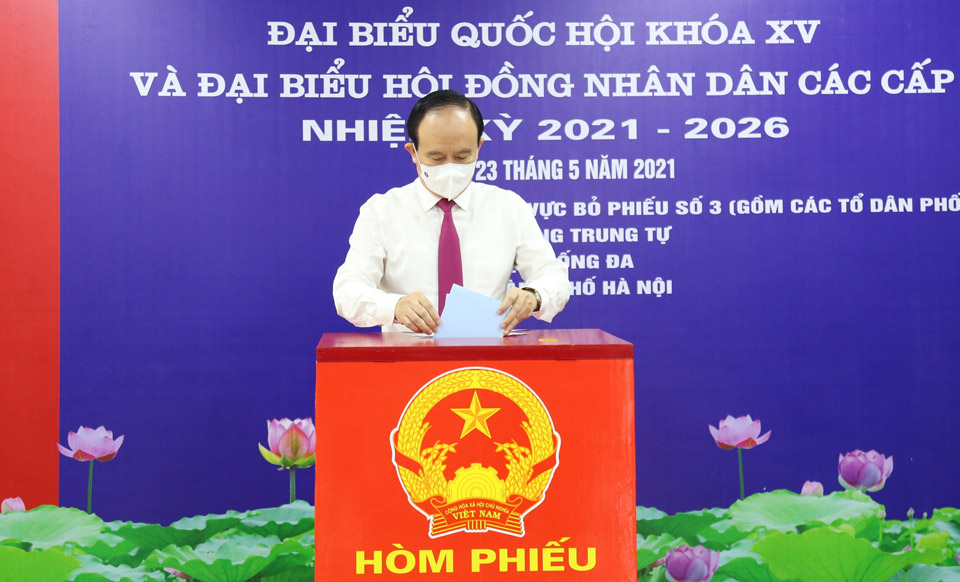 Ảnh: Bí thư, Chủ tịch Hà Nội thực hiện &quot;quyền và nghĩa vụ&quot; của cử tri - Ảnh 6.