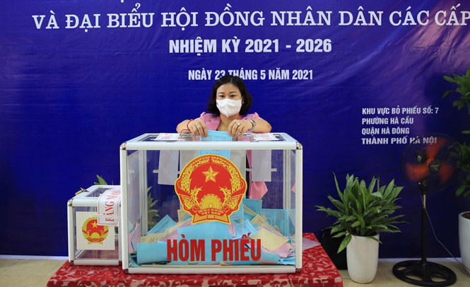 Ảnh: Bí thư, Chủ tịch Hà Nội thực hiện &quot;quyền và nghĩa vụ&quot; của cử tri - Ảnh 8.