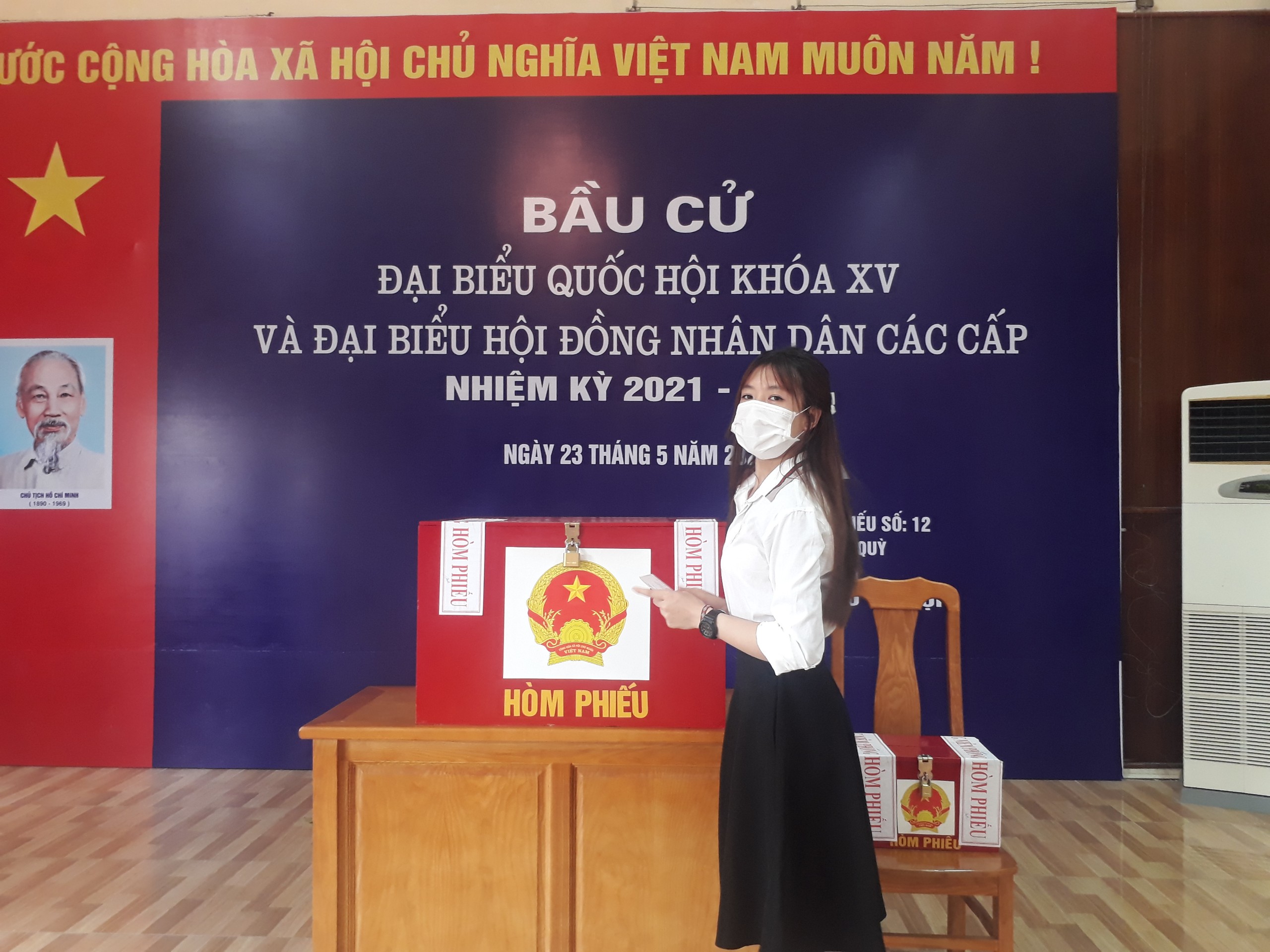 Những người lần đầu tiên được cầm lá phiếu bầu đại biểu Quốc hội - Ảnh 3.