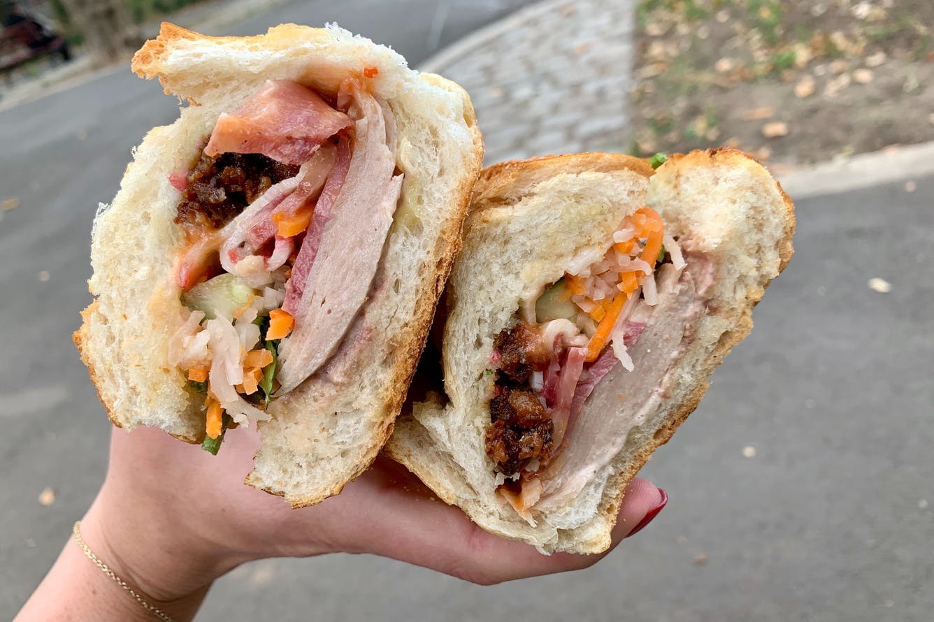 &quot;Chảy nước miếng&quot; với bánh mì Việt siêu ngon ở New York - Ảnh 1.