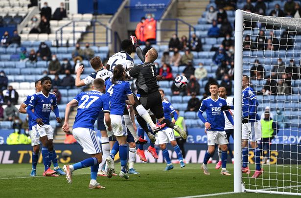 Leicester &quot;cầm vàng lại để vàng rơi&quot;, HLV Rodgers lập tức chốt tương lai - Ảnh 1.