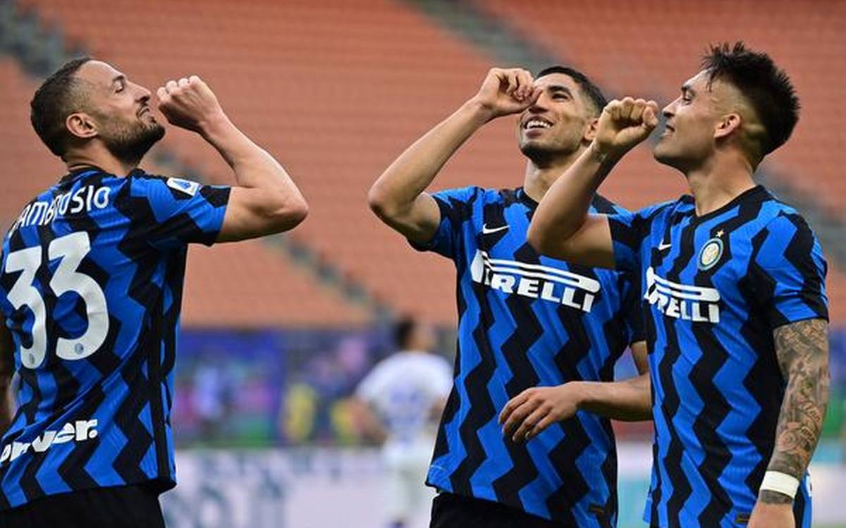 CHÙM ẢNH: Inter Milan ăn mừng chức vô địch Serie A sau hơn 1 thập kỷ - Ảnh 2.