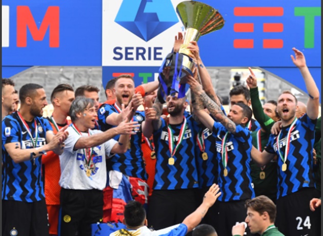 CHÙM ẢNH: Inter Milan ăn mừng chức vô địch Serie A sau hơn 1 thập kỷ - Ảnh 5.