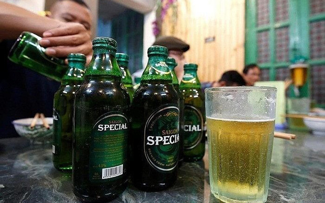 Người Việt khoái uống rượu bia, ở quê uống nhiều hơn thành phố - Ảnh 1.