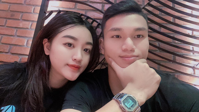Cầu thủ “nghèo” nhất U23 Việt Nam: Cưới vợ xinh, mua xế hộp “xịn”, sắp bỏ túi 5 tỷ đồng - Ảnh 1.