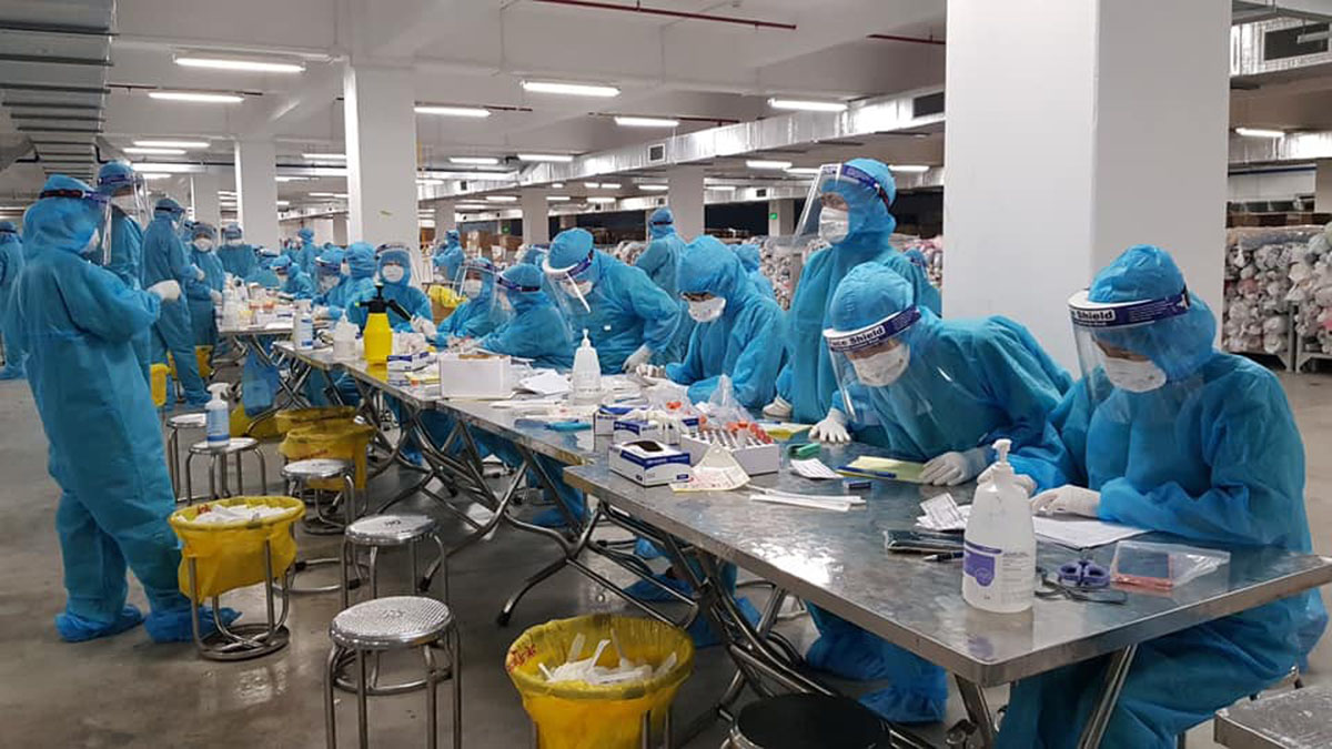 Khẩn: Phát hiện hơn 300 công nhân dương tính với SARS-CoV-2 tại Bắc Giang - Ảnh 1.