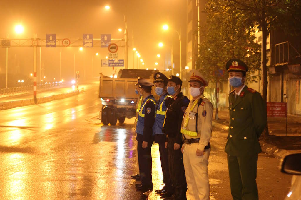 Bí thư Hà Nội Đinh Tiến Dũng: &quot;Nới lỏng nhưng tuyệt đối không được lơi lỏng&quot; - Ảnh 3.