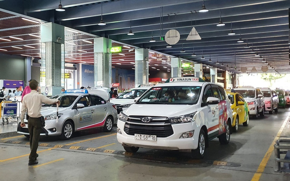 Hiệp hội taxi 3 miền "xin" ngừng đóng bảo hiểm xã hội 