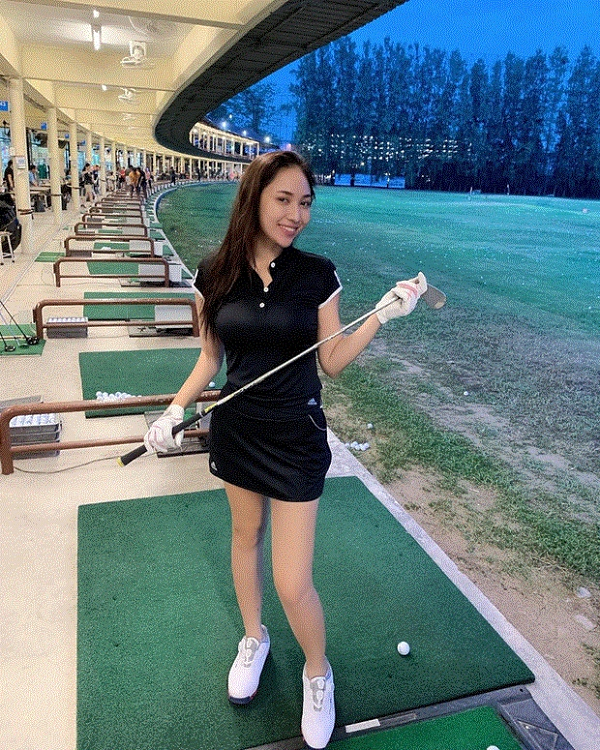 Nữ golf thủ Thái Lan &quot;gây sốt&quot; cộng đồng mạng vì quá xinh đẹp - Ảnh 2.